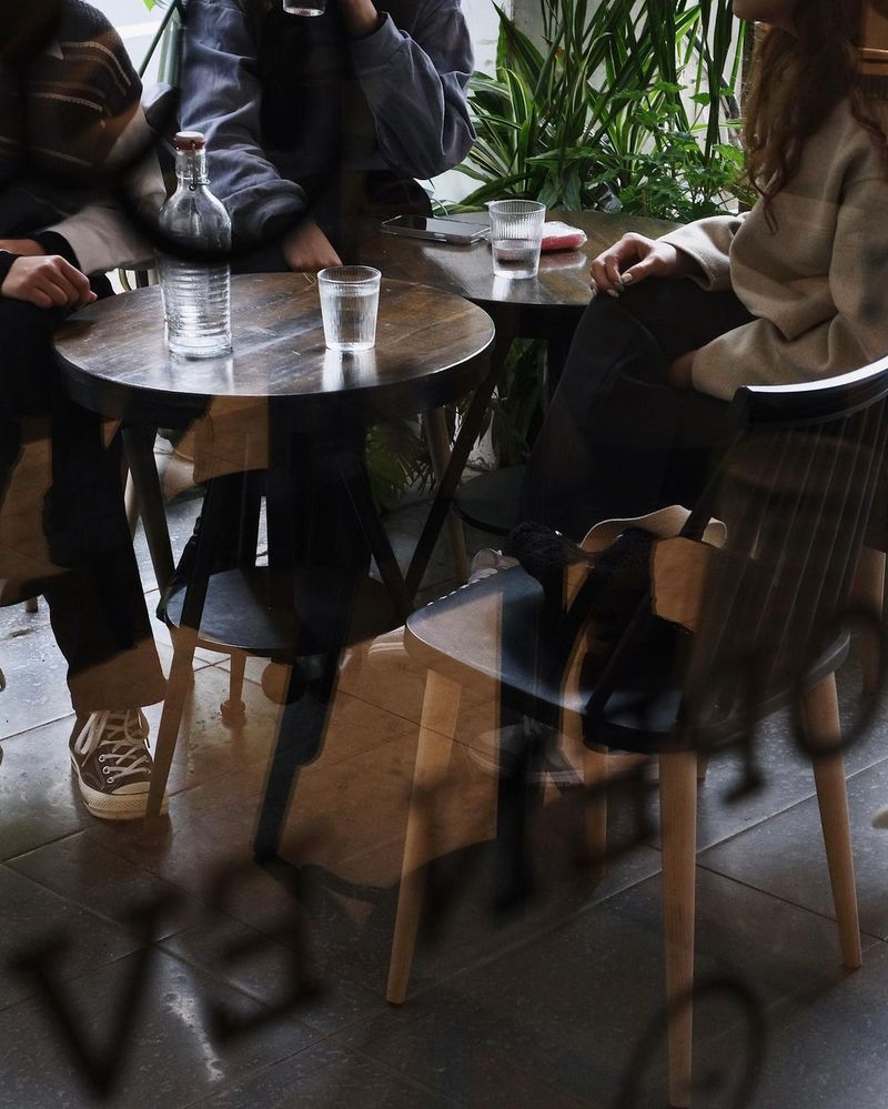 Overeasy Coffee；咖啡廳；商業空間；室內設計